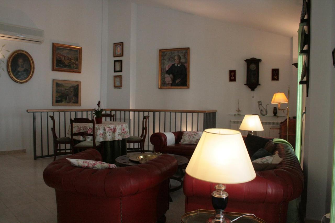 Apartamentos La Casa Pintada Caces Eksteriør bilde